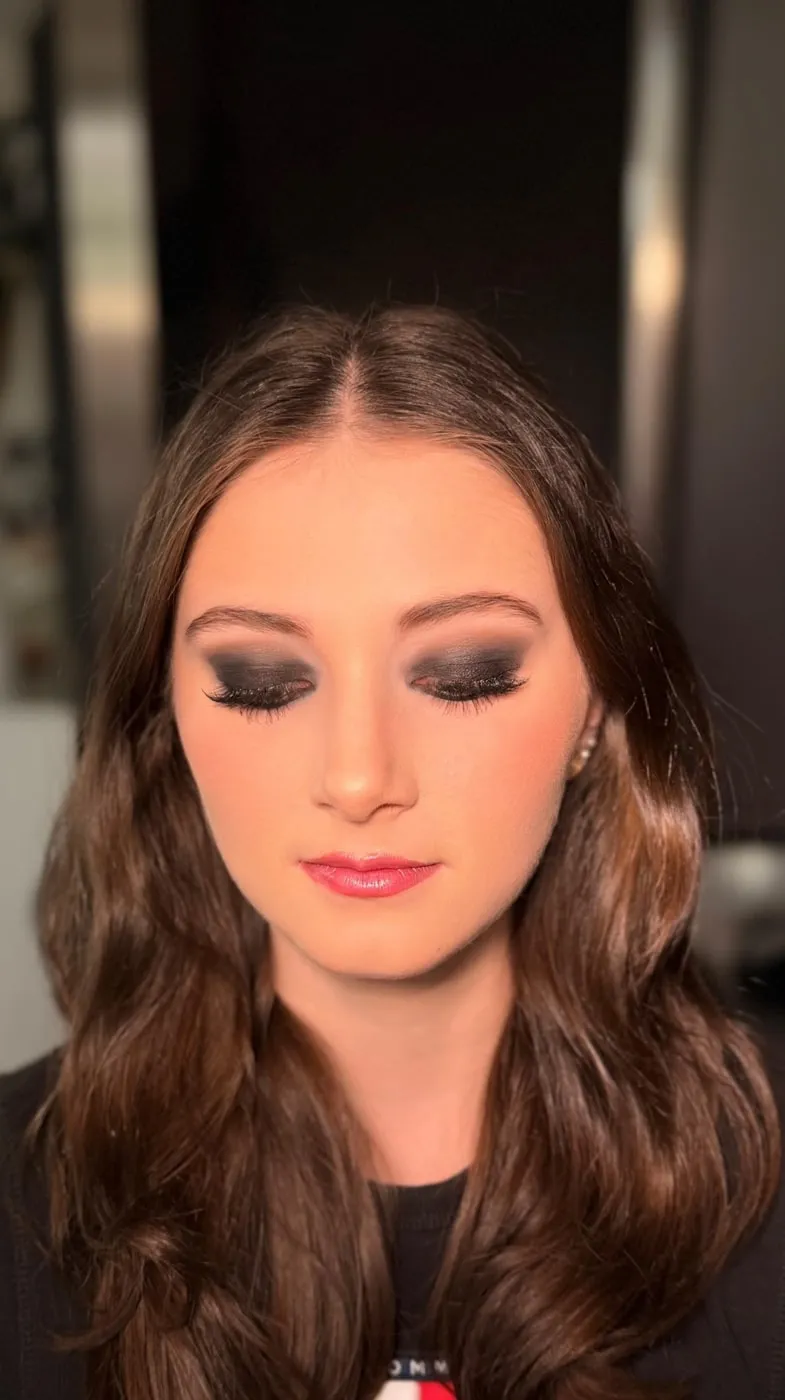 Dunkler Smokey-Eyes-Look